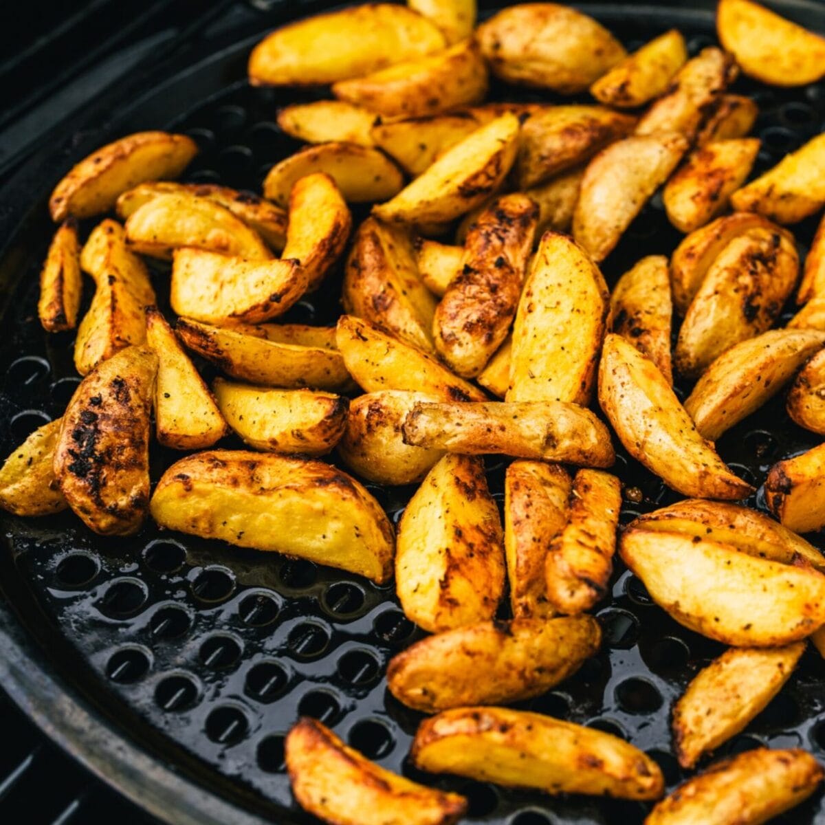 Geperforeerde bbq-bakplaat Outdoorchef met aardappelschijfjes
